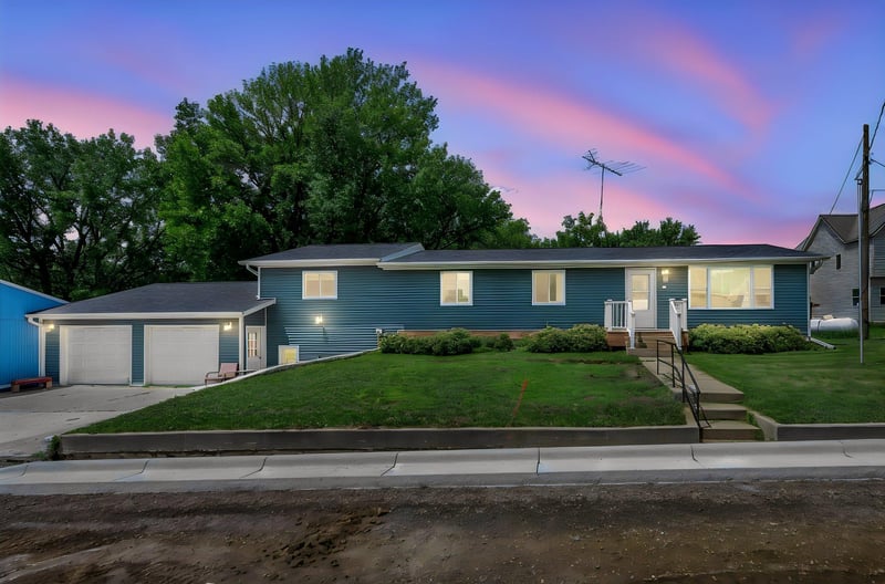 210 S 6th St, Kiester, MN 56051
