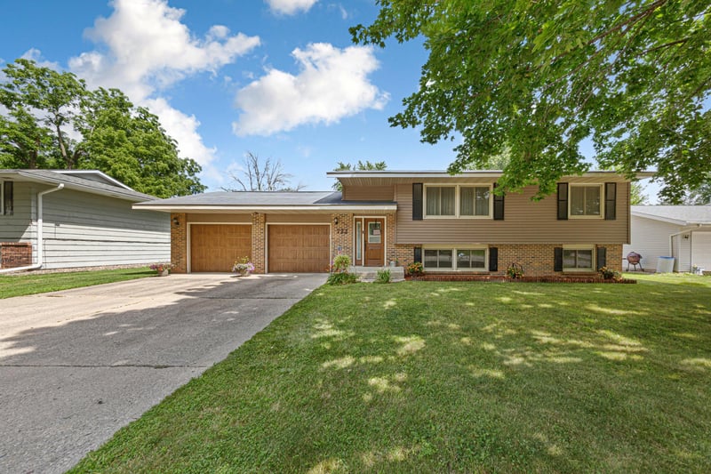 722 16th St SE, Owatonna, MN 55060