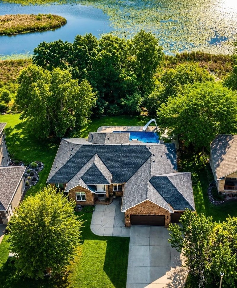 8150 9th Street Pl N, Oakdale, MN 55128