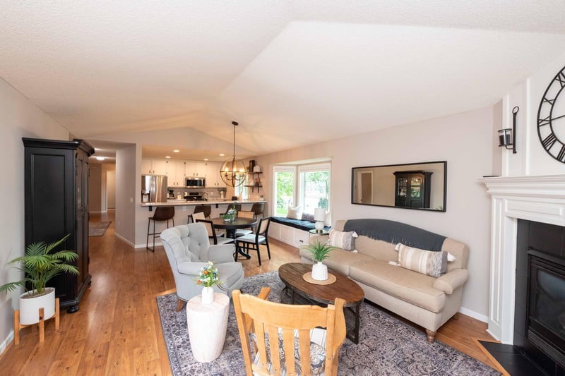 14348 Embassy Way, Apple Valley, MN 55124