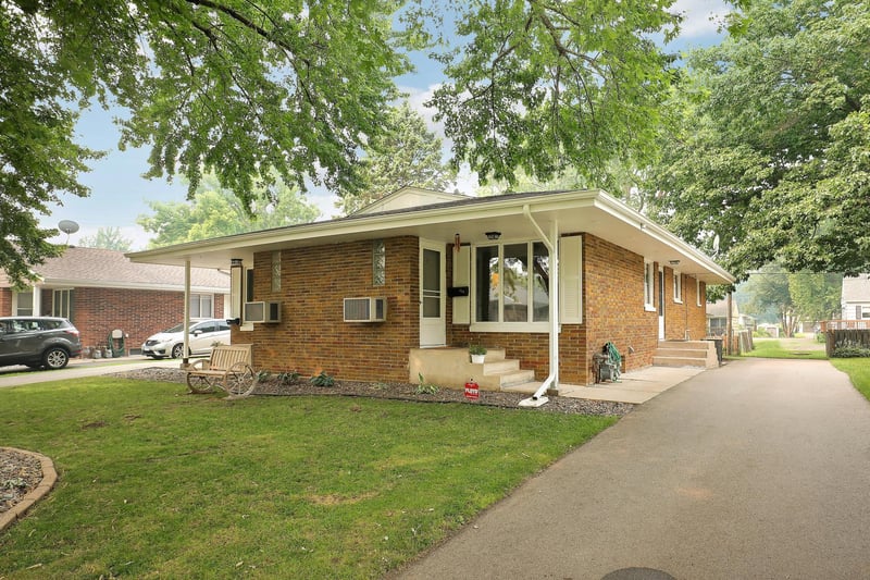 728 6th Ave S, Hopkins, MN 55343