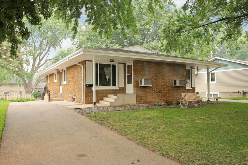 728 6th Ave S, Hopkins, MN 55343