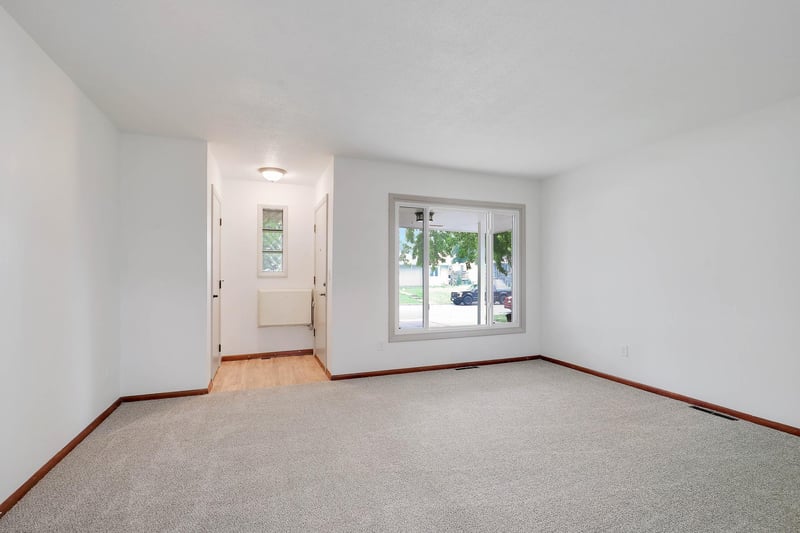 728 6th Ave S, Hopkins, MN 55343