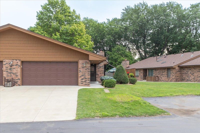 2205 Baihly Ct SW, Rochester, MN 55902