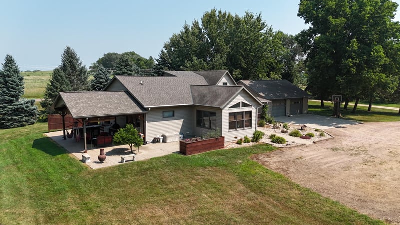 93529 500th Ave, Windom, MN 56101