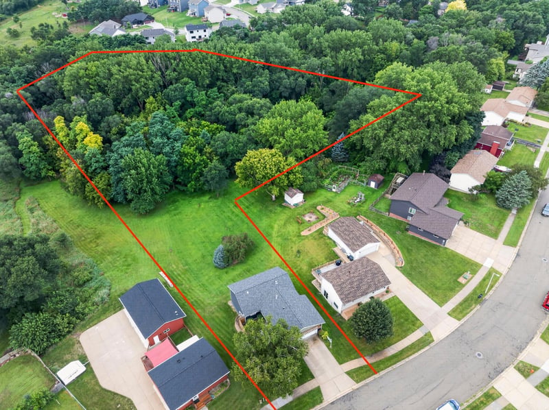 614 37th St SW, Rochester, MN 55902
