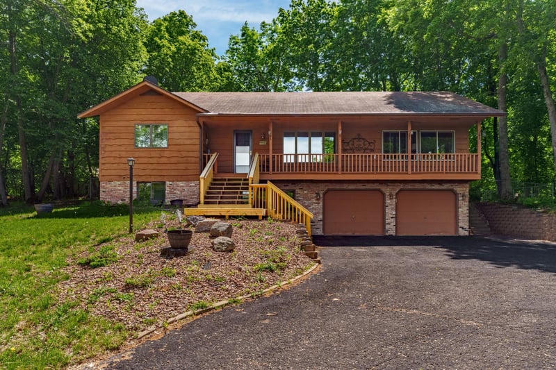 487 Shorewood Dr, Detroit Lakes, MN 56501