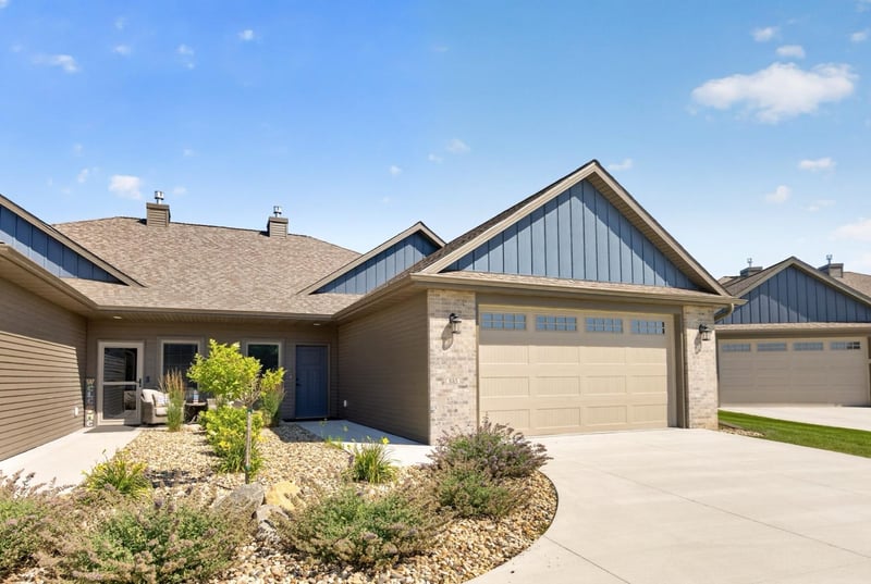 885 Picadilly Ln NW, Rochester, MN 55901