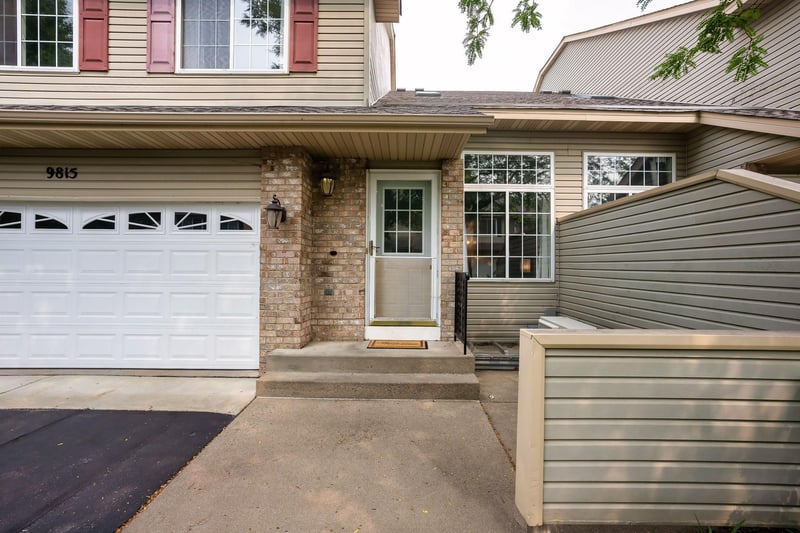 9815 Hamlet Ln S, Cottage Grove, MN 55016