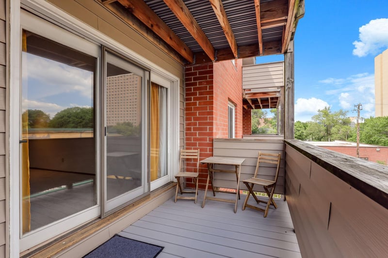 2425 E Franklin Ave #303, Minneapolis, MN 55406