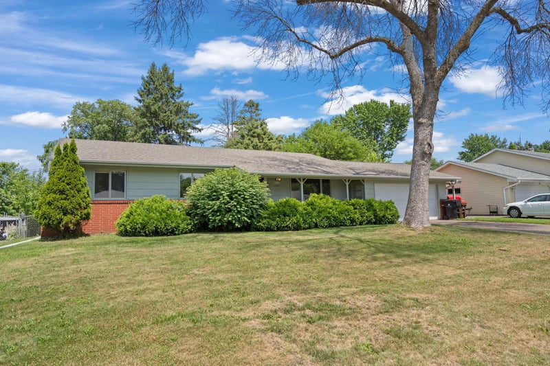 2245 Beam Ave, Maplewood, MN 55109