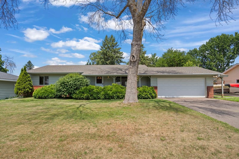 2245 Beam Ave, Maplewood, MN 55109