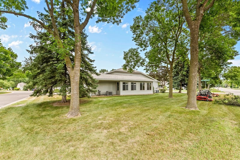 659 Belland Ave, Vadnais Heights, MN 55127