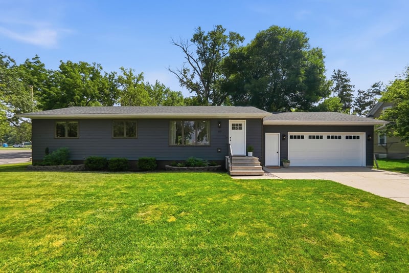 420 1st St N, Dassel, MN 55325