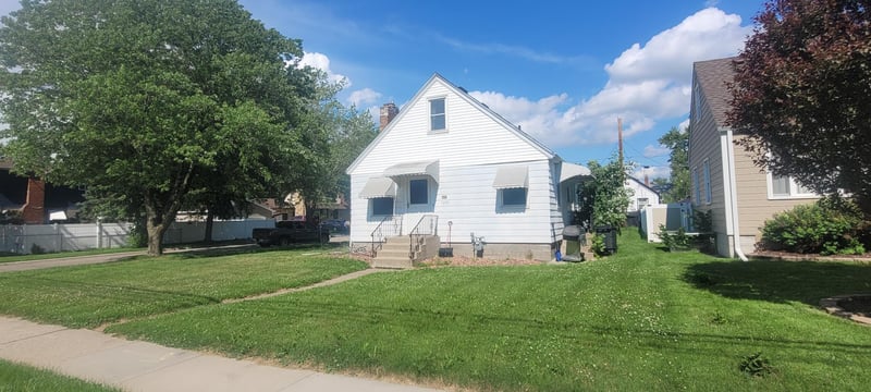 1064 Oakdale Ave, West Saint Paul, MN 55118