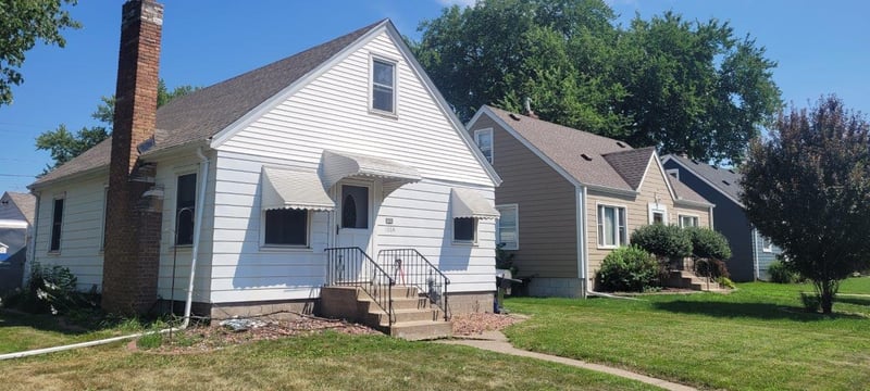 1064 Oakdale Ave, West Saint Paul, MN 55118