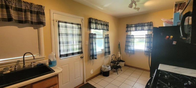 1064 Oakdale Ave, West Saint Paul, MN 55118