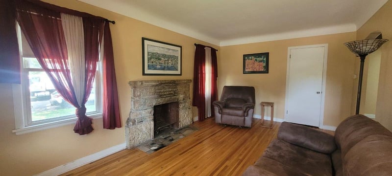 1064 Oakdale Ave, West Saint Paul, MN 55118