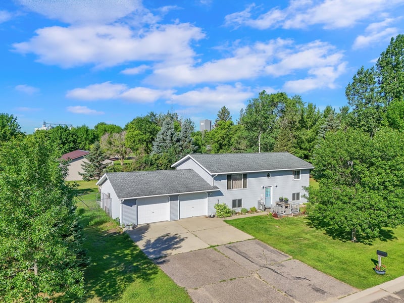 380 7th St Ne, Perham, MN 56573