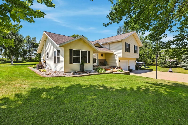 1595 57th Ave NW, Willmar, MN 56201