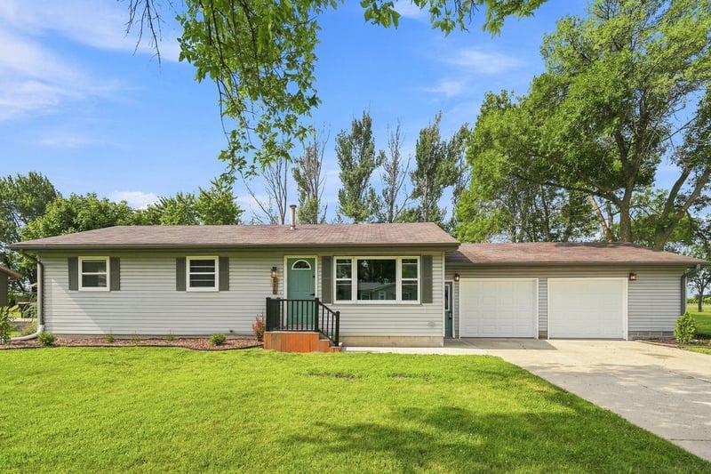 916 Birch Ave W, Hector, MN 55342