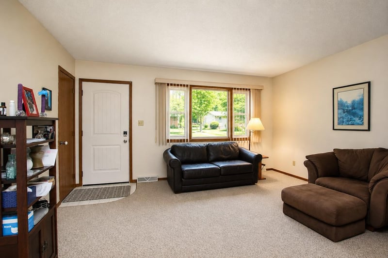 214 Terrace View Dr, Litchfield, MN 55355
