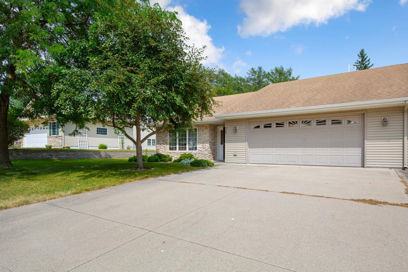 305 Tischler Ave SE, Faribault, MN 55021