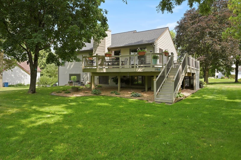 15809 Nursery Dr, Minnetonka, MN 55345