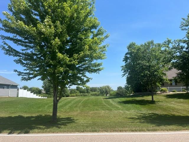 1165 Dale St SW, Hutchinson, MN 55350