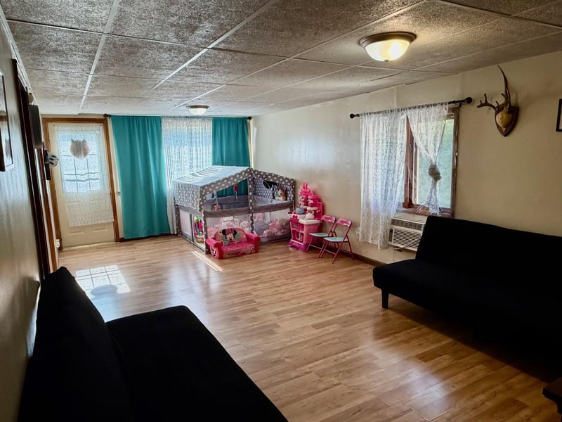 1215 Douglas Ave, Worthington, MN 56187