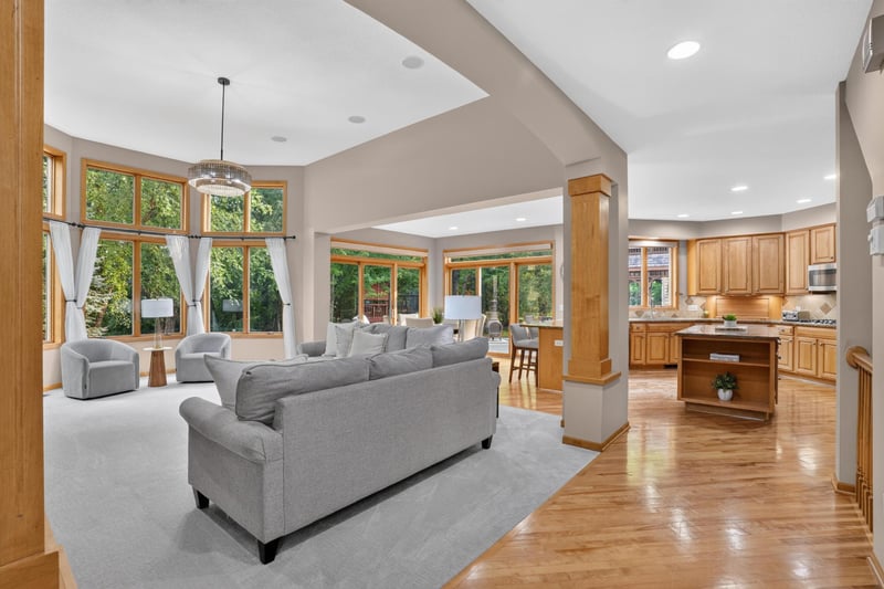19044 Inndale Dr, Lakeville, MN 55044