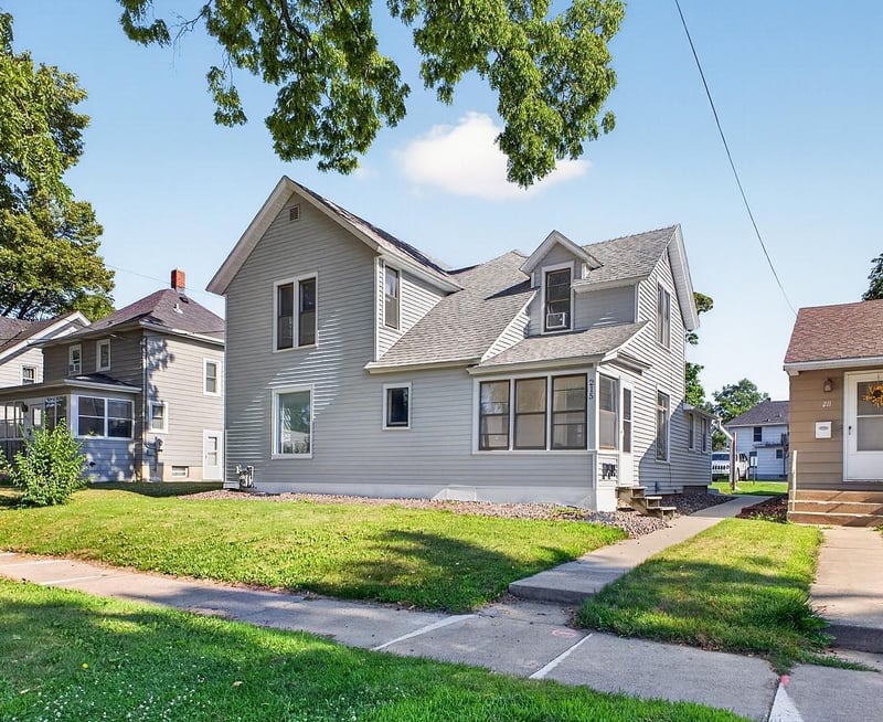 215 6th St NW, Rochester, MN 55901