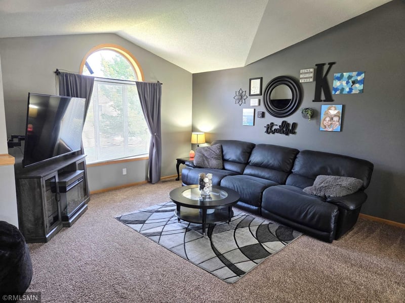 707 4th Ave SW, Isanti, MN 55040
