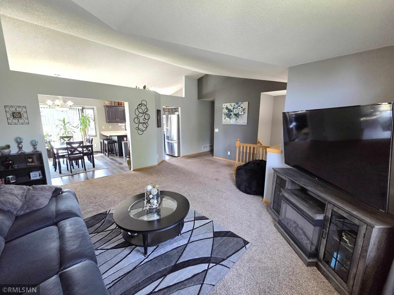 707 4th Ave SW, Isanti, MN 55040