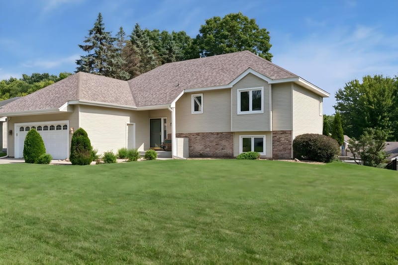 15481 Michele Ln, Eden Prairie, MN 55346