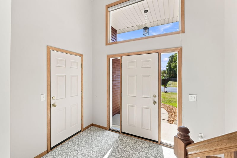 805 Daniel Dr, Belle Plaine, MN 56011