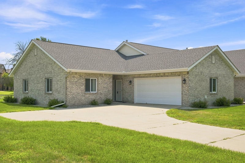 111 S West St, Belle Plaine, MN 56011