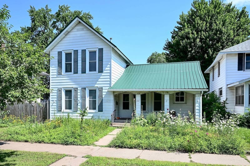 214 E Howard St, Winona, MN 55987