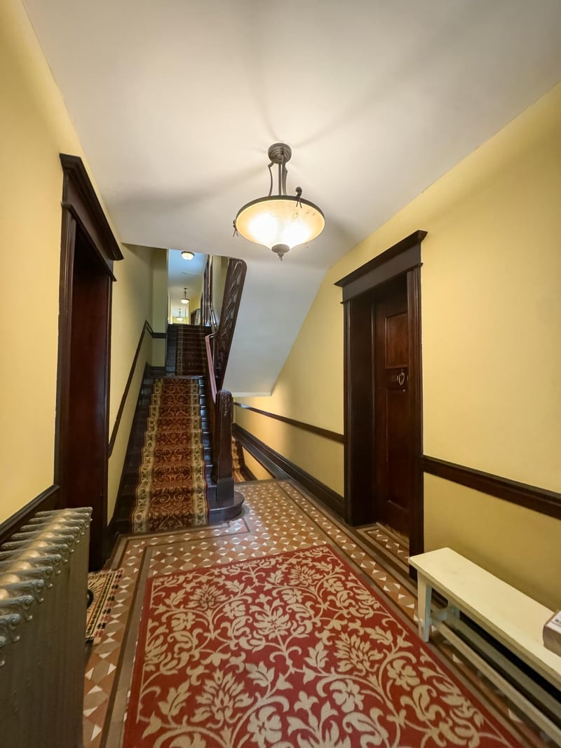 579 Summit Ave #102, Saint Paul, MN 55102