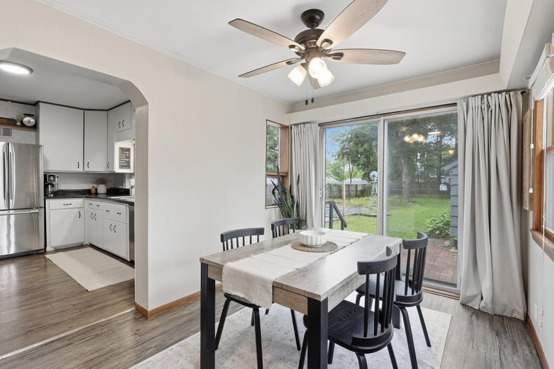 2258 W 105th St, Bloomington, MN 55431