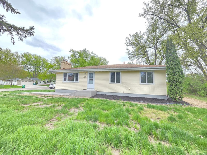 5201 W 84th St, Bloomington, MN 55437