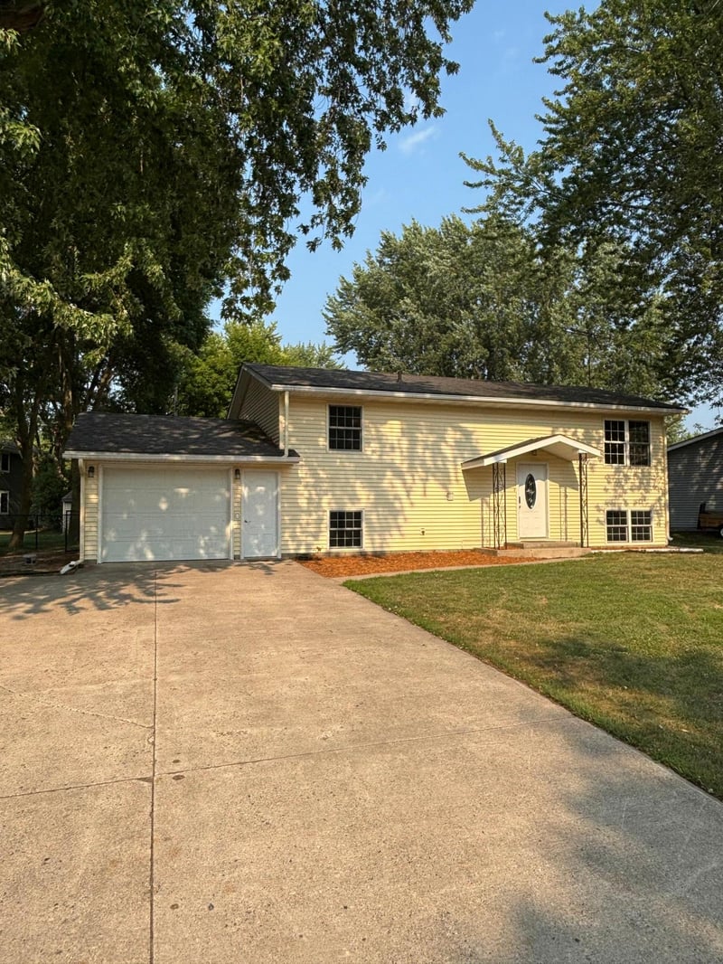 233 Maple Dr, Foley, MN 56329