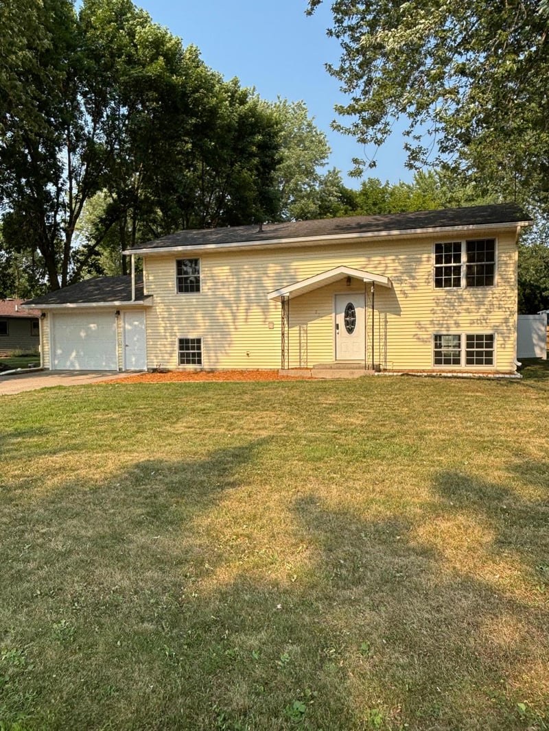233 Maple Dr, Foley, MN 56329