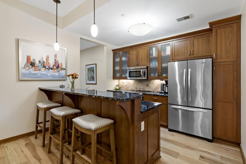 715 Linden St #108, Mendota Heights, MN 55118