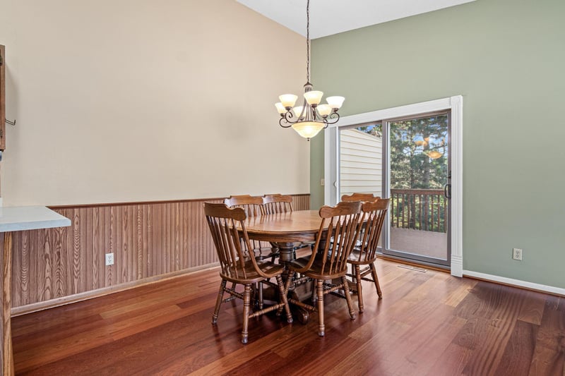 1314 Deercliff Ln, Eagan, MN 55123