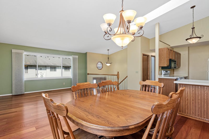 1314 Deercliff Ln, Eagan, MN 55123