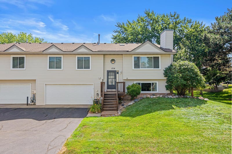 1314 Deercliff Ln, Eagan, MN 55123