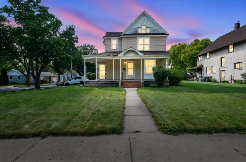 1404 N 5th St, Mankato, MN 56001