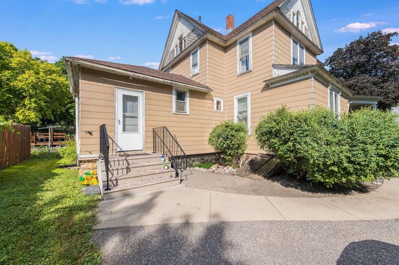 1404 N 5th St, Mankato, MN 56001