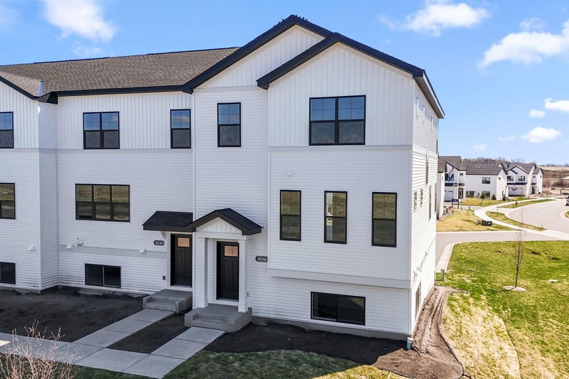 10384 Birchwood Cir, Victoria, MN 55318